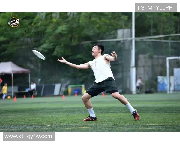 成都飞盘队与北京飞盘队赛后复盘探讨团队协作的成功与不足之处